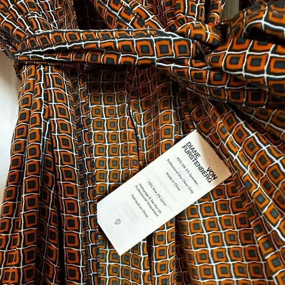 Diane Von Furstenberg Geometric Wrap Dress 
Tigress belted DVF Mocha Mousse XS - Picture 10 of 17